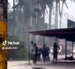 ÚLTIMO MINUTO Comparten imágenes del árbol que le cayó encima al vehículo en el que viajaba la vicepresidenta chavista de Venezuela, Delcy Rodríguez.