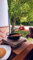 Je cuisine des Pancakes dans mon van !