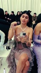 PRETTY GIRLS USING PHONE MIA KHALIFA