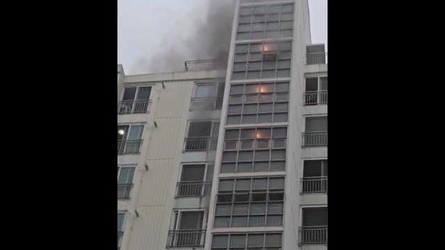 경기 평택 아파트서 화재...10대 남성 중상 / YTN