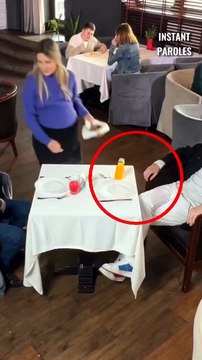 Cette serveuse enceinte subit la dureté d’un client puis reçoit un soutien précieux