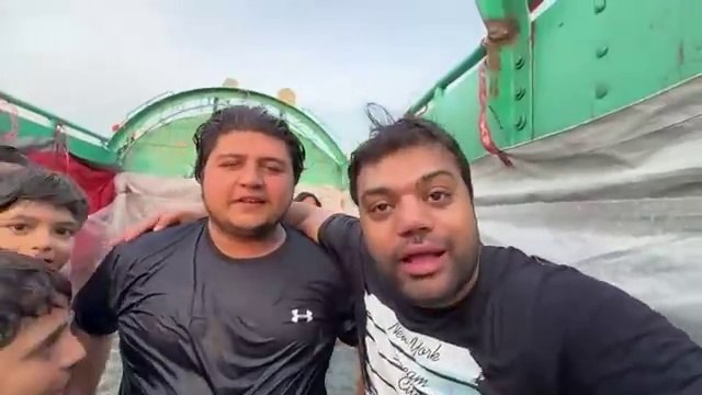 Pool Party In A Truck | Truck Ke Andar Swimming Pool Bana Diya | Crazy Amount Of Fun Duck