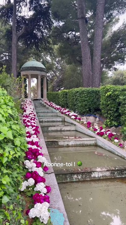 La famille Rothschild a vraiment su créer des demeures d'exception✨  Villa Ephrussi de Rothschild, Côte d’Azur   @luxuryexplorer1  Abonne-toi au Petit Mauda !   #petitmauda #adresse #guide #spot #pepite #rothschild #rothschilds #rothschildfamiliy #s