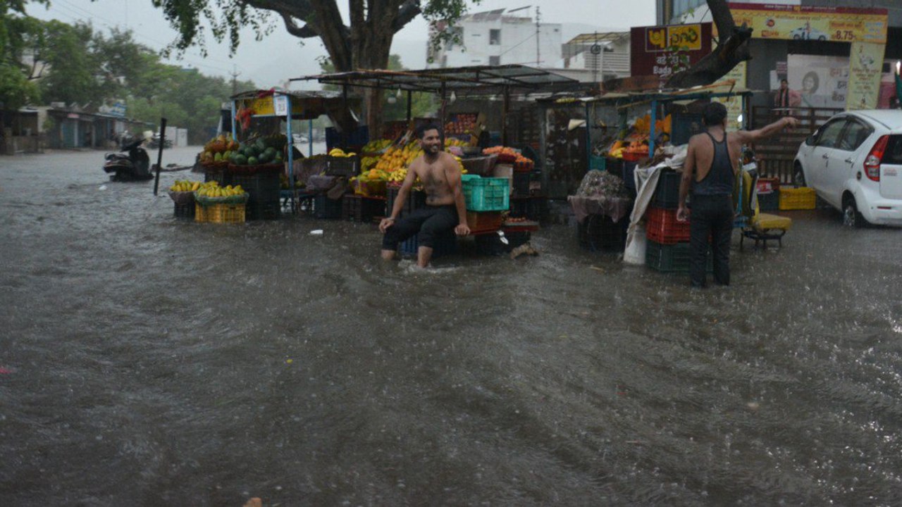 Rain Alert : राजस्थान में यहां हुई भारी बारिश,...