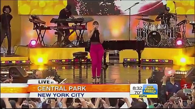 Girl On Fire (Live) - Alicia Keys
