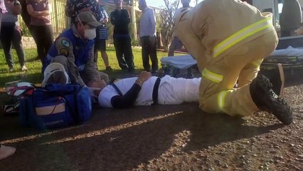 Acidente entre moto e Mobi deixa motociclista ferido no Santa Cruz