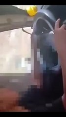 طفل يقود مركبة