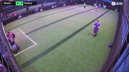 Pierre 03/07 à 21:01 - Football Adidas (LeFive Villette)