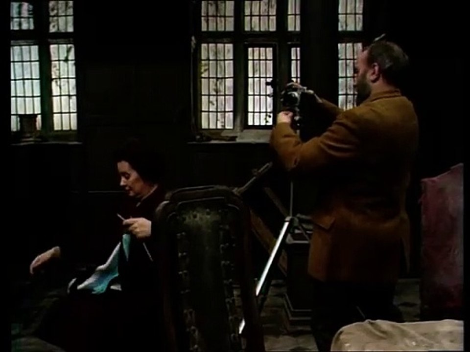 the ghosts of motley hall season 1 episode 2