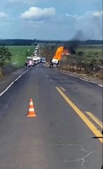 Download Video: Jornalistas do SBT ficam feridos após explosão de caminhão-tanque