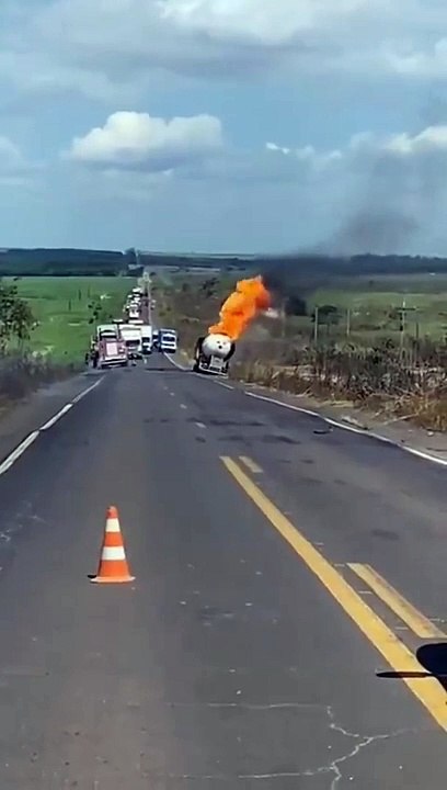 Caminhão-tanque explode no Pará e deixa equipe do SBT ferida