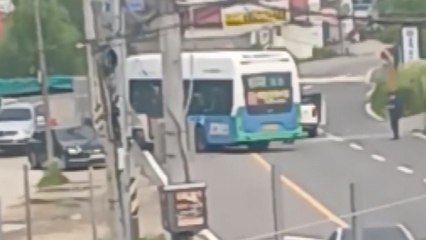 경기 파주시에서 승용차가 버스 충돌...승객 4명 다쳐 / YTN