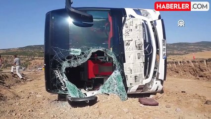 Bingöl'de yolcu otobüsü devrildi, 14 kişi yaralandı