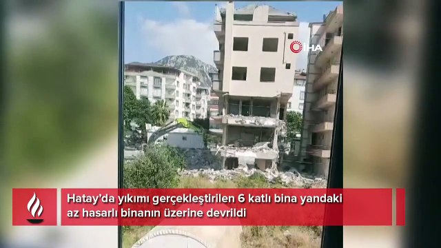 Yıkımı gerçekleştirilen 6 katlı bina yandaki az hasarlı binanın üzerine devrildi