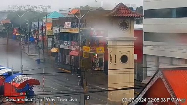 El huracán Beryl sacude Jamaica y avanza hacia México