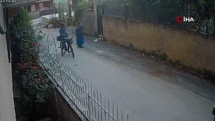 Bisikletli hırsız kadından dayak yedi!