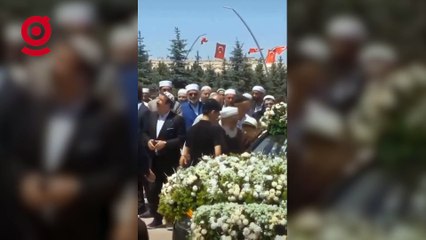 Menzil Şeyhinden Oğluna Çiçek Bahçesi Gibi Gelin Arabası: Lüks ve Şatafat İç İçe