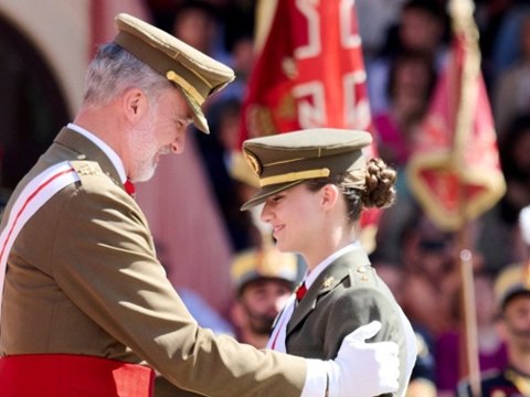 König Felipe von Spanien verleiht seiner Tochter eine besondere Ehrung