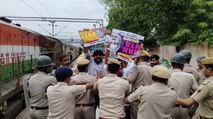 Rail Roko Andolan: हम दबने वाले नहीं हैं...NEET EXAM SCAM के विरोध में कांग्रेसियों का प्रदर्शन, देखें वीडियो