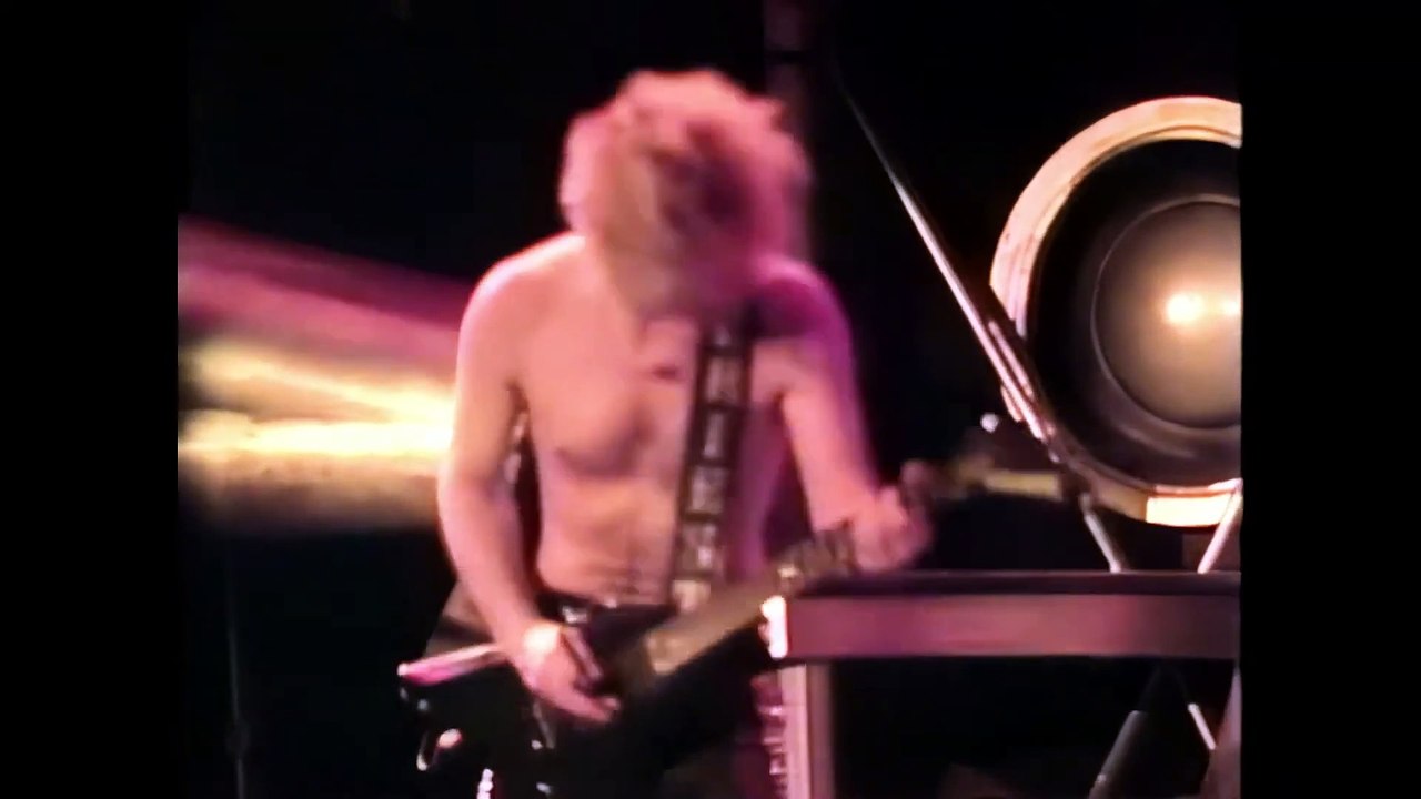 Judas Priest - You've Got Another Thing Comin' - Live at Rock in Rio II, Maracanã Stadium, Rio de Janeiro, Brazil - January 23, 1991 - Headbangers Ball Video