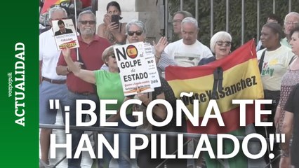 Gritos de "¡Begoña te han pillado!" a las puertas de los Juzgados