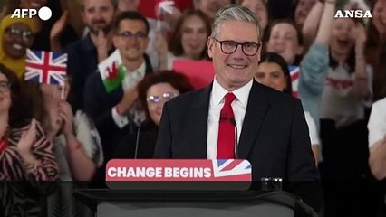 Elezioni Regno Unito, Keir Starmer esulta: "Ce l'abbiamo fatta!"