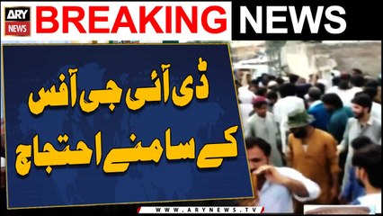 Protest against load shedding of electricity in front of DIG office