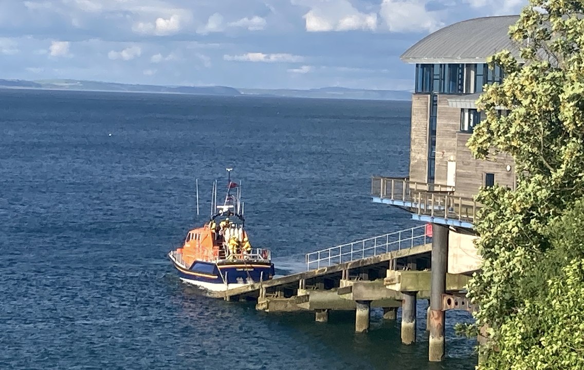 WATCH: Tenby’s RNLI lifeboat crew returning to station after 'windsurfer' call-out
