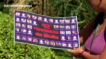 Azione contro i femminicidi alla Rai: vernice rossa sulle vetrate di Viale Mazzini