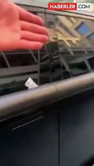 İngiliz ünlü boksör Amir Khan, 150,000 dolar değerindeki aracını valeye teslim ederken kızını arabada unuttu