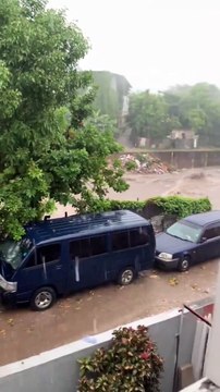 Jamaica mantiene el toque de queda por el paso del huracán Beryl que sacude al Caribe