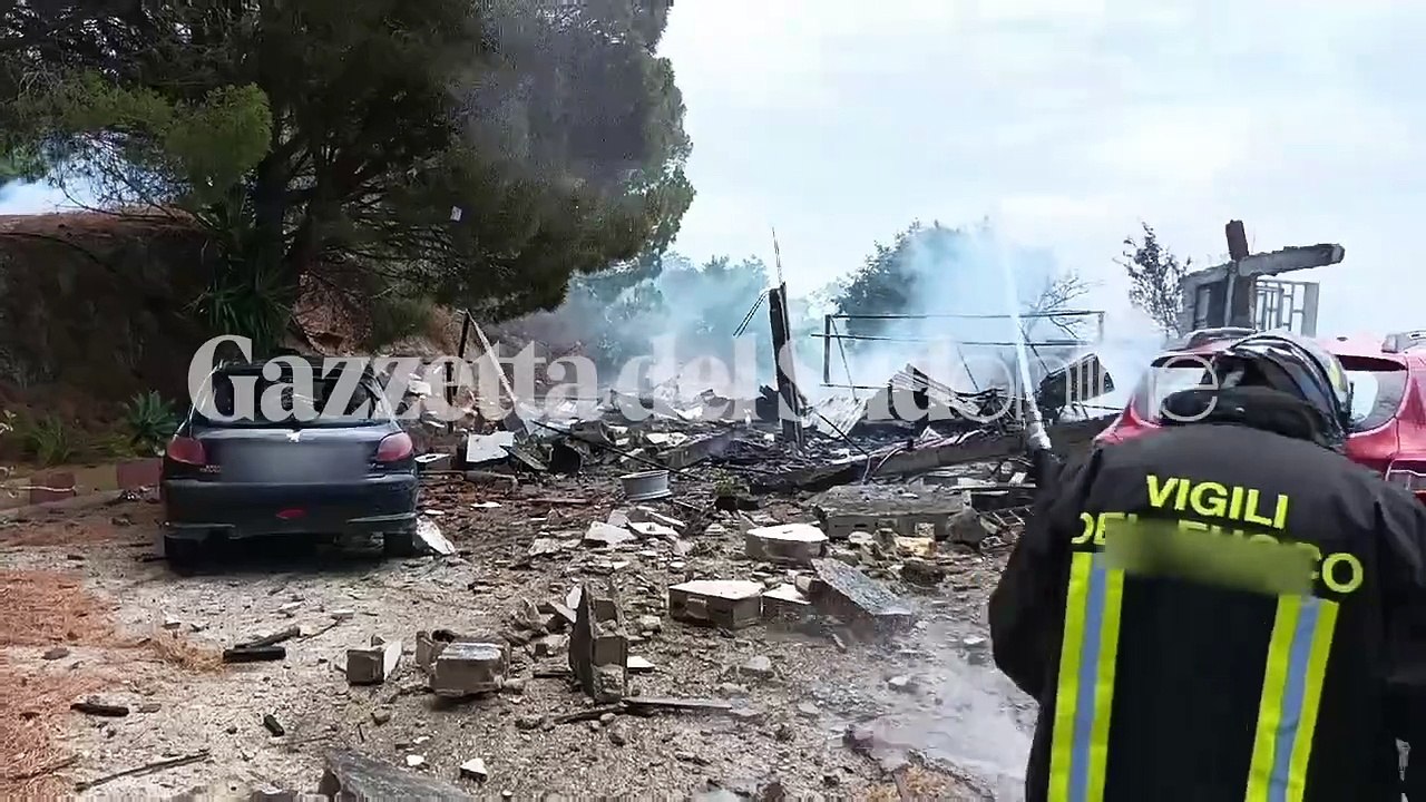 Messina, forte esplosione in una fabbrica di fuochi artificiali a Bordonaro. Tre feriti gravissimi