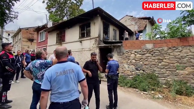 Bursa'da akli dengesi yerinde olmayan şahıs polis memurunu bıçakladı