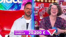 Isabelle présente son porte-bonheur dans Tout le monde veut prendre sa place