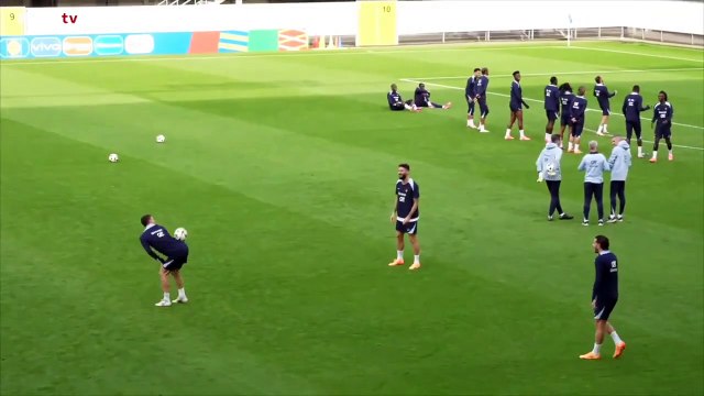 Pavard a un talent caché qu'il nous montre à l'entrainement