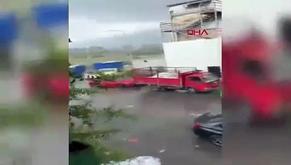 BURSA 'da sağanak; 30 dakikada 100'den fazla şimşek görüldü