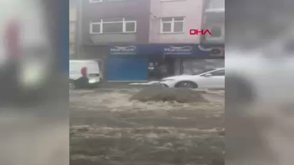 Bursa'da sağanak; 30 dakikada 100'den fazla şimşek görüldü