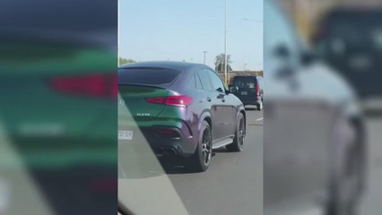 El Mercedes ‘camaleón’ que cambia de color en marcha gracias al sol: la reacción de este conductor no tiene precio