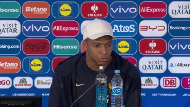 Suivez la conférence de Kylian Mbappé et Didier Deschamps à la veille du quarts de finale de la France contre le Portugal