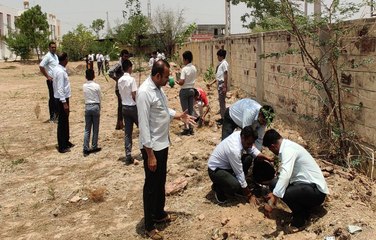 Watch Video: पौधरोपण के दौरान विद्यार्थियों में दिखा उत्साह