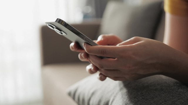 This woman got third-degree burns after falling asleep on her mobile charging cable