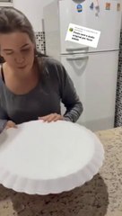 A difícil tarefa de desenformar um pudim da forma sem danificá-lo