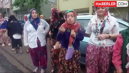 Kaygan yolda yan dönen tır yolu kapadı