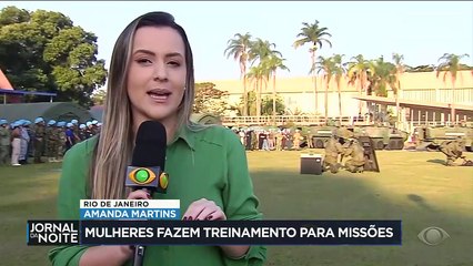 Mulheres participam de curso de preparação militar no RJ