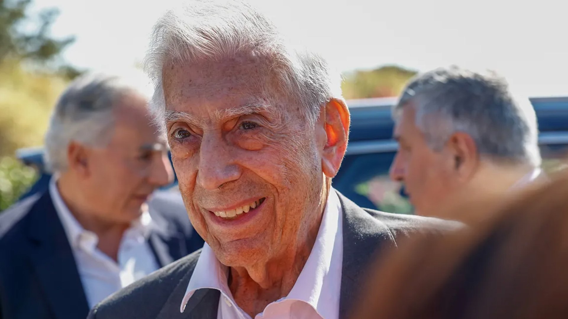 Mario Vargas Llosa sorprende revelando que ha hablado con Isabel Preysler
