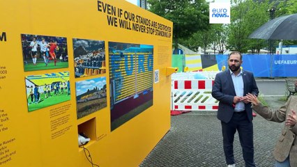Memorial de guerra: destroços do estádio de Kharkiv expostos em Berlim