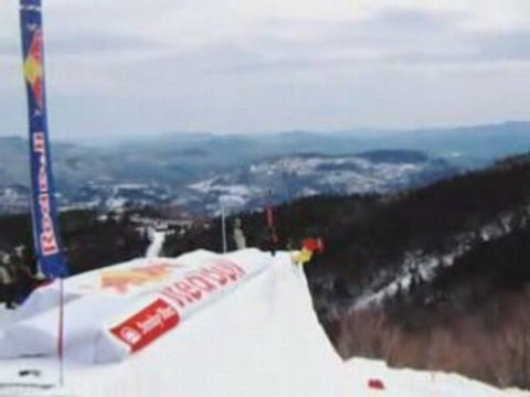 Simon Dumont airs 35 feet - Huge Air - World Record