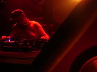 izno@hardcore de luxe party room agression