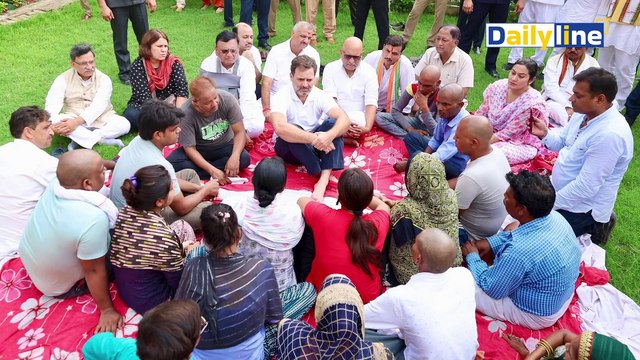 Rahul gandhi in hathras: Rahul Gandhi ने सुना hathras पीड़ितों का दर्द | News File | Daily Line