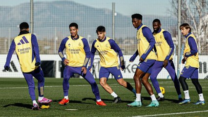 England beware of Dutch threat, warns Mertesacker